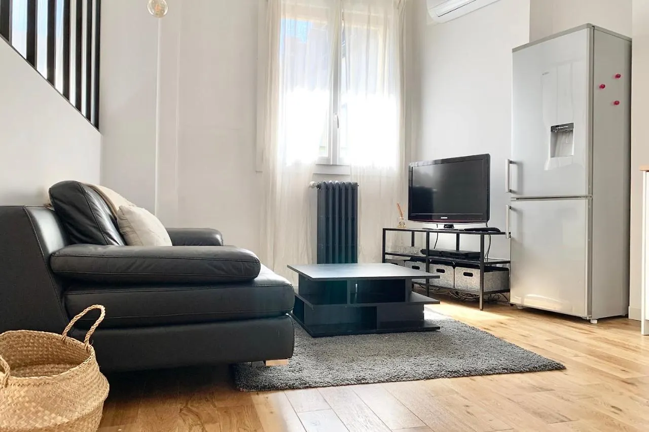 #By Le Grenette Pedestrianised Streets Air-Conditioned Apartment Grenoble 0*,