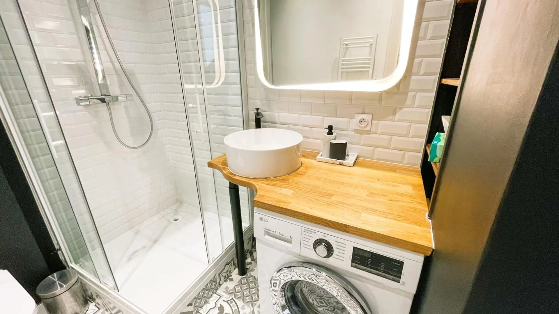 #By Le Grenette Pedestrianised Streets Air-Conditioned Apartment Grenoble 0*,  France